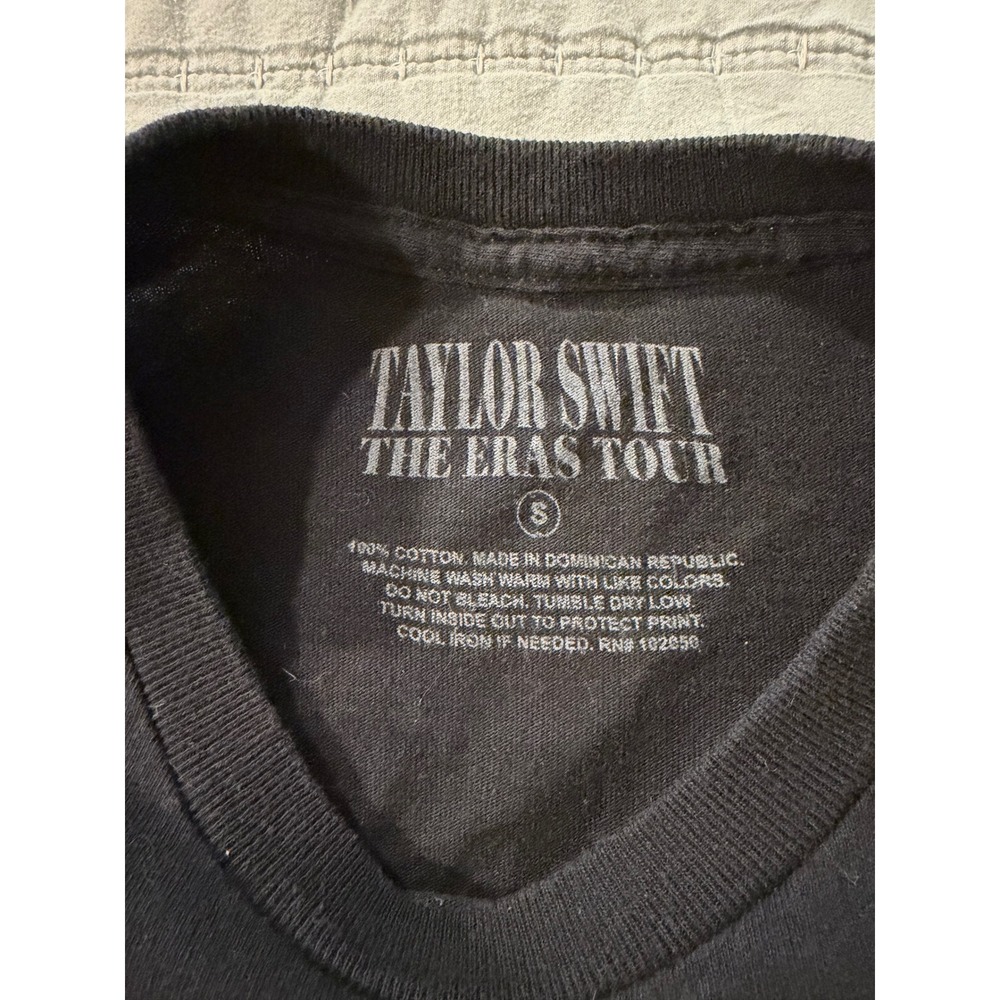 Taylor Swift The Eras Tour 2023-2024 Concert T-Shirt Black Small Tour Dates Tee - Picture 3 of 5